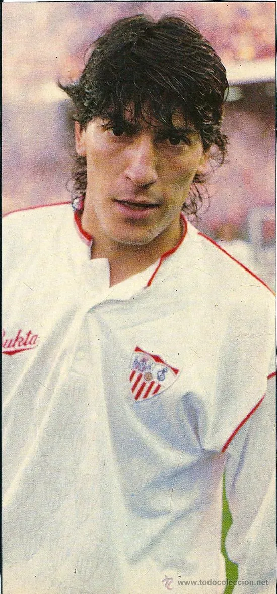 Iván Zamorano con la camiseta del Sevilla FC (1990)